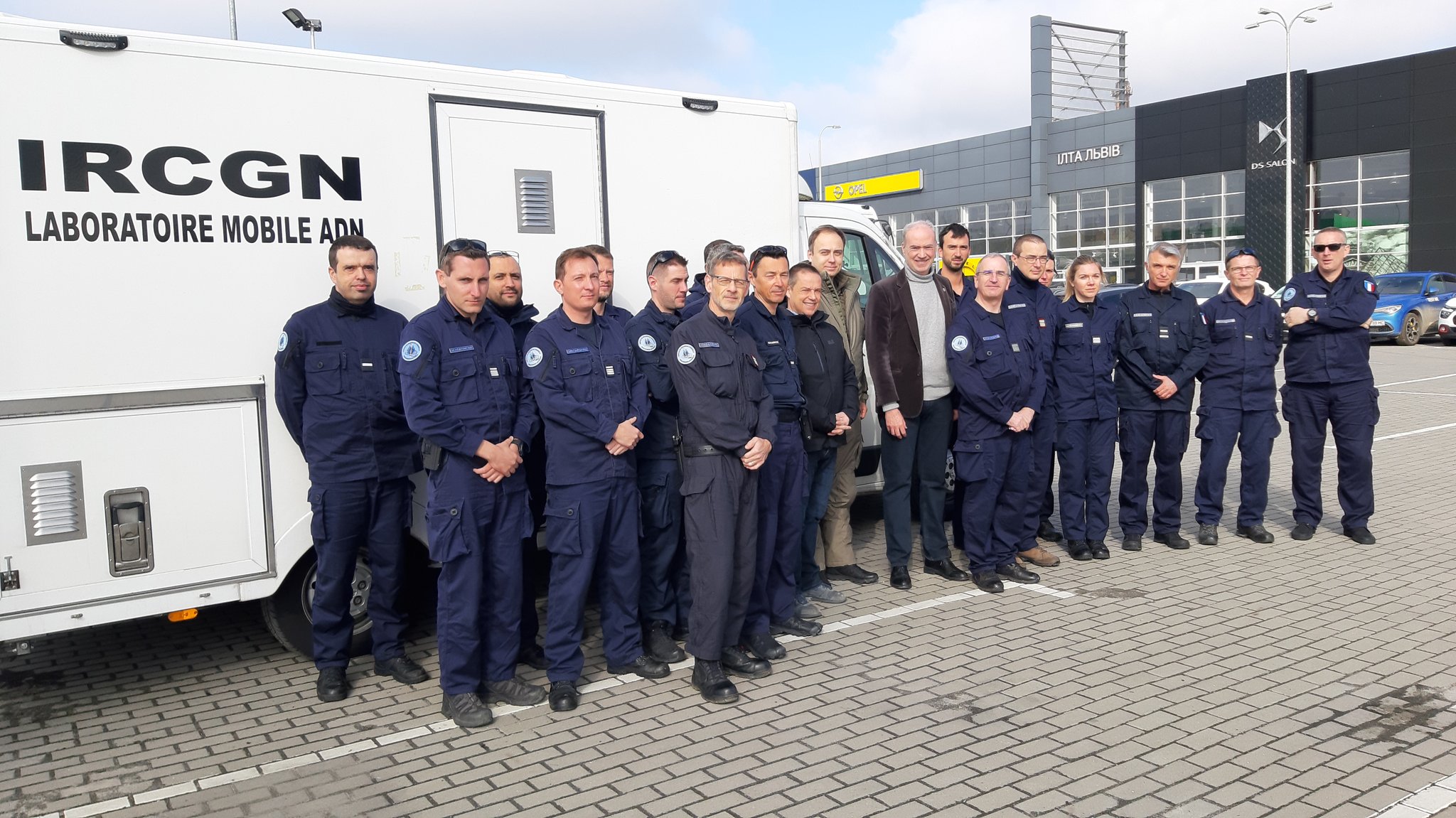 French gendarmes arrive in Ukraine to investigate war crimes