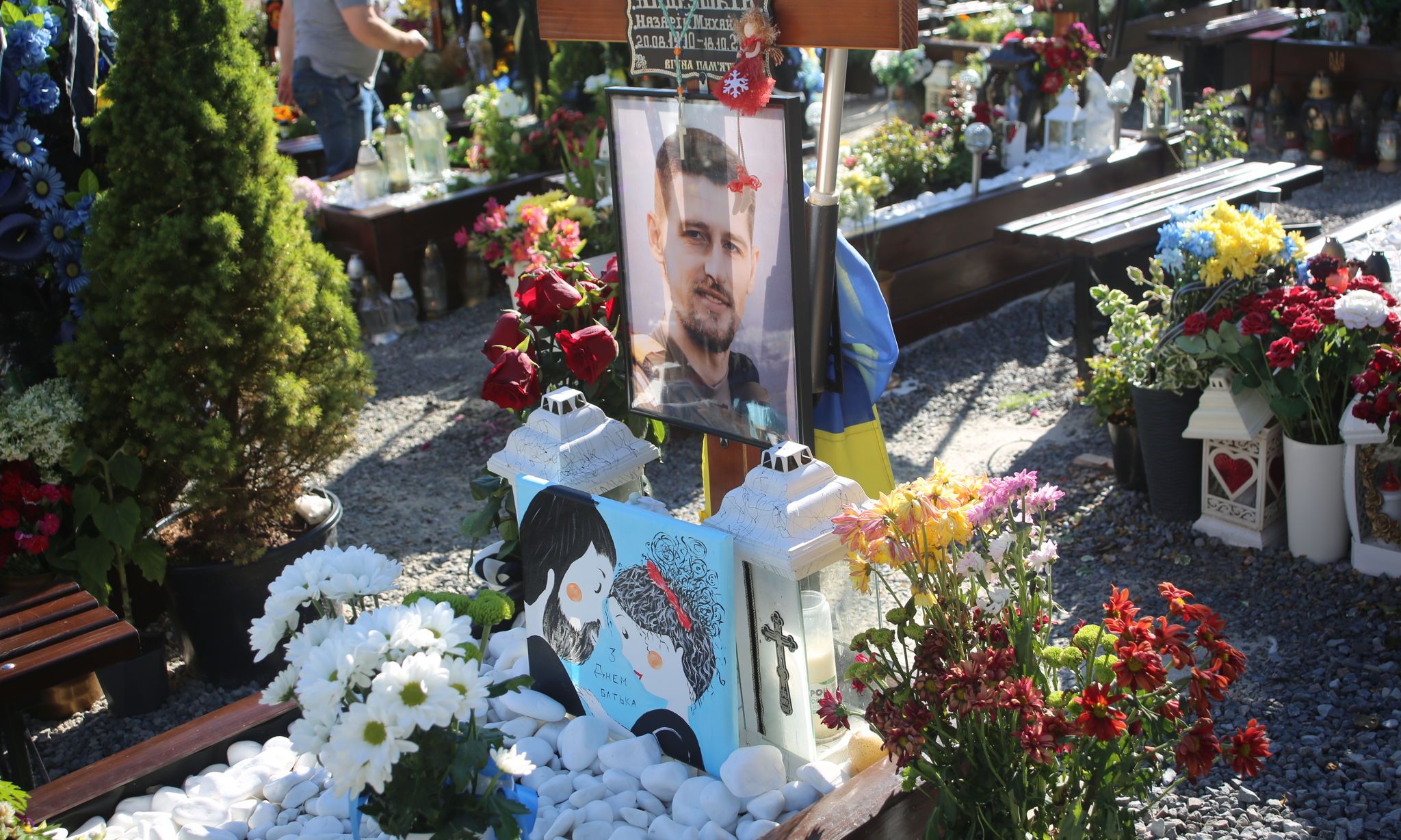 Drawing of daughter and father on Ukrainian soldier’s grave for Father’s Day