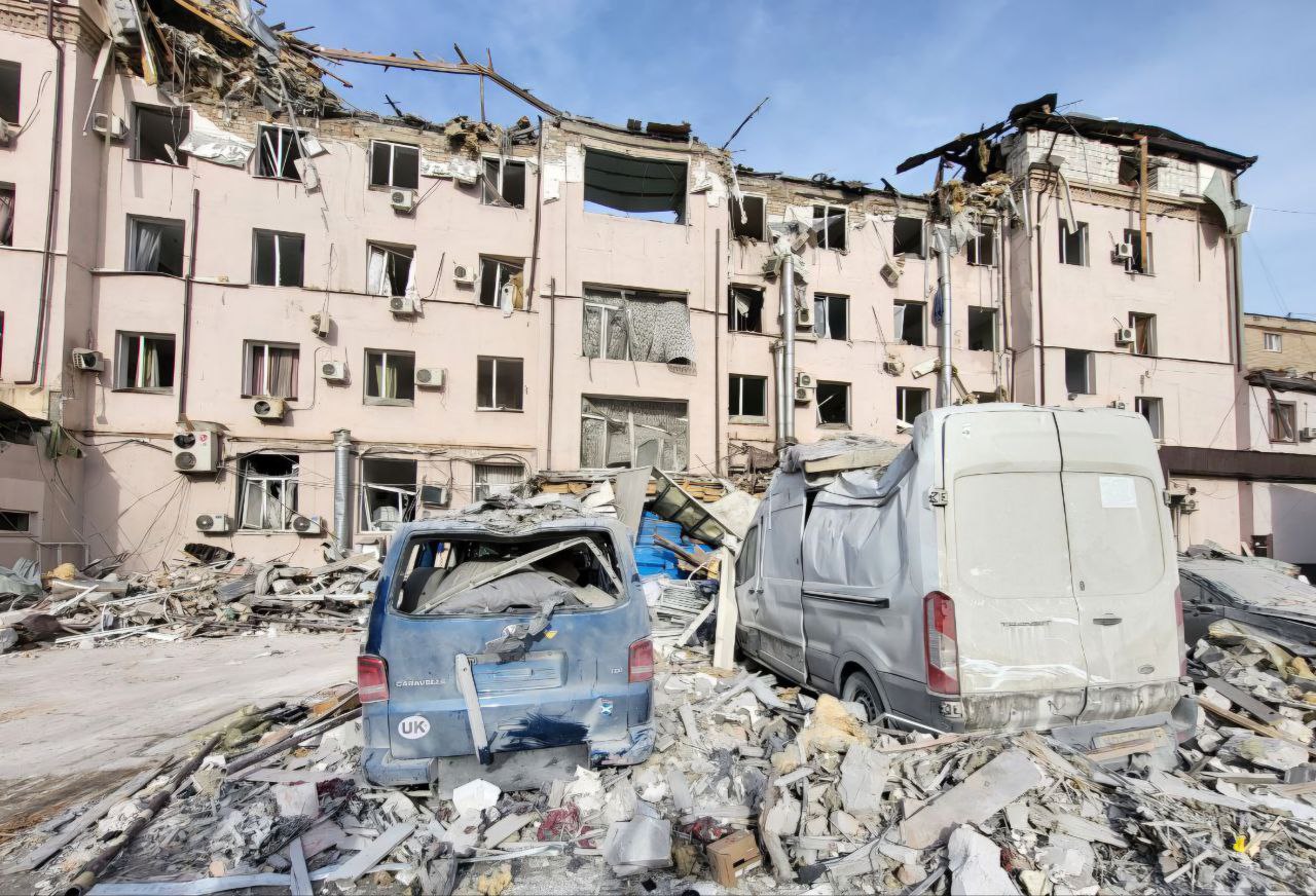 Volunteers survive Russian attack on Kryvyi Rih hotel after checking in