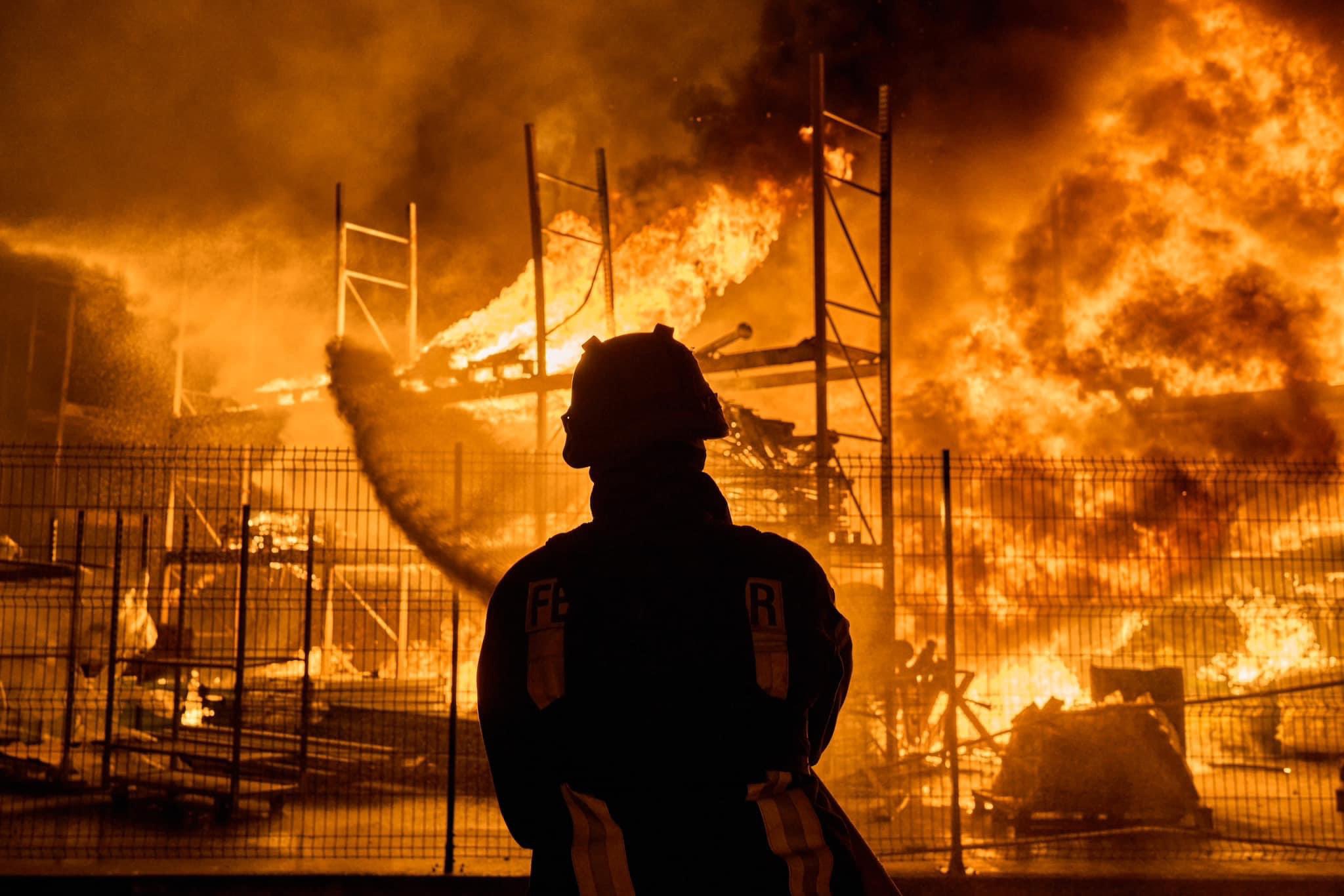 Night shelling in Kherson causes massive fire, no casualties