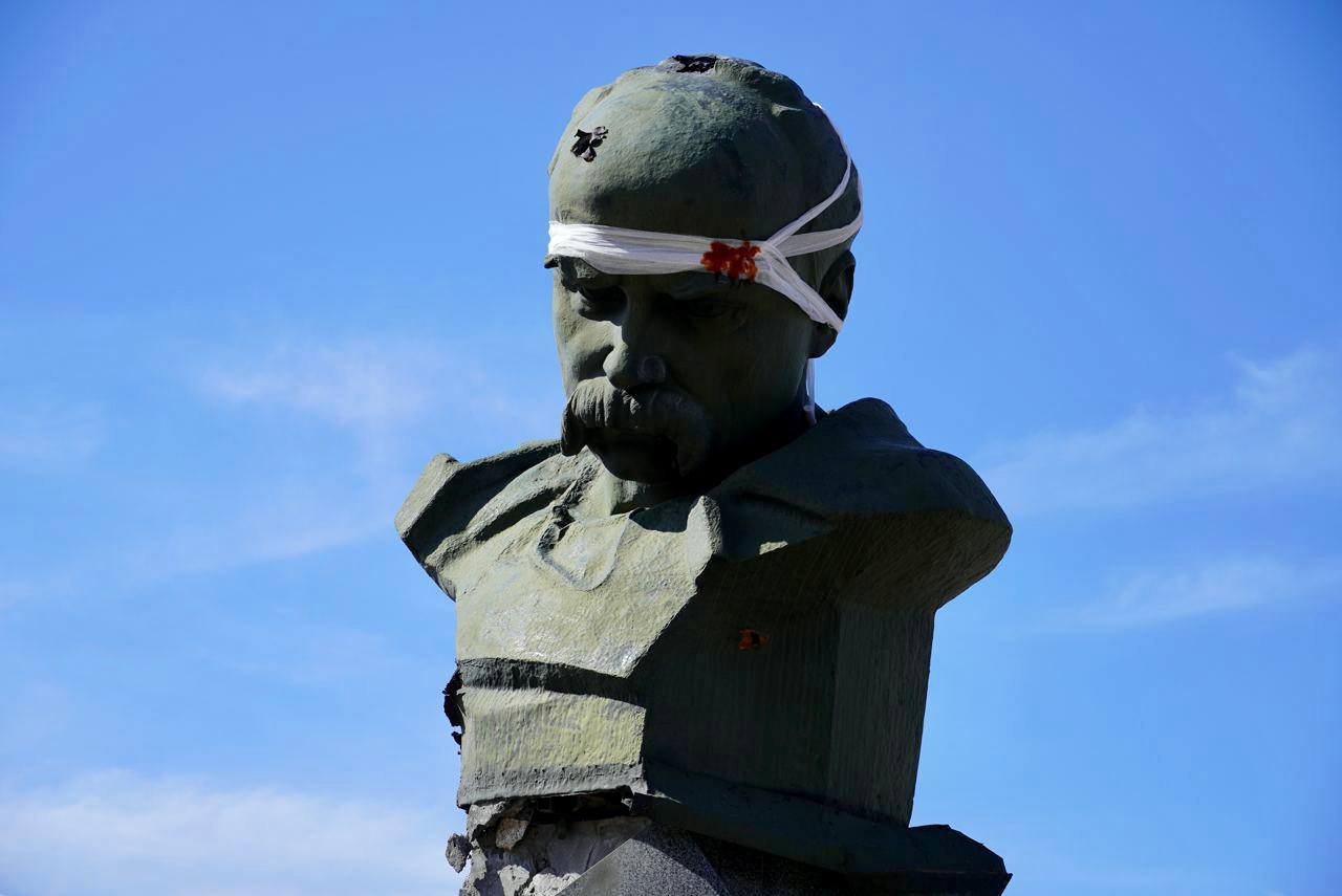 Ukrainian poet Shevchenko in Borodyanka ruins