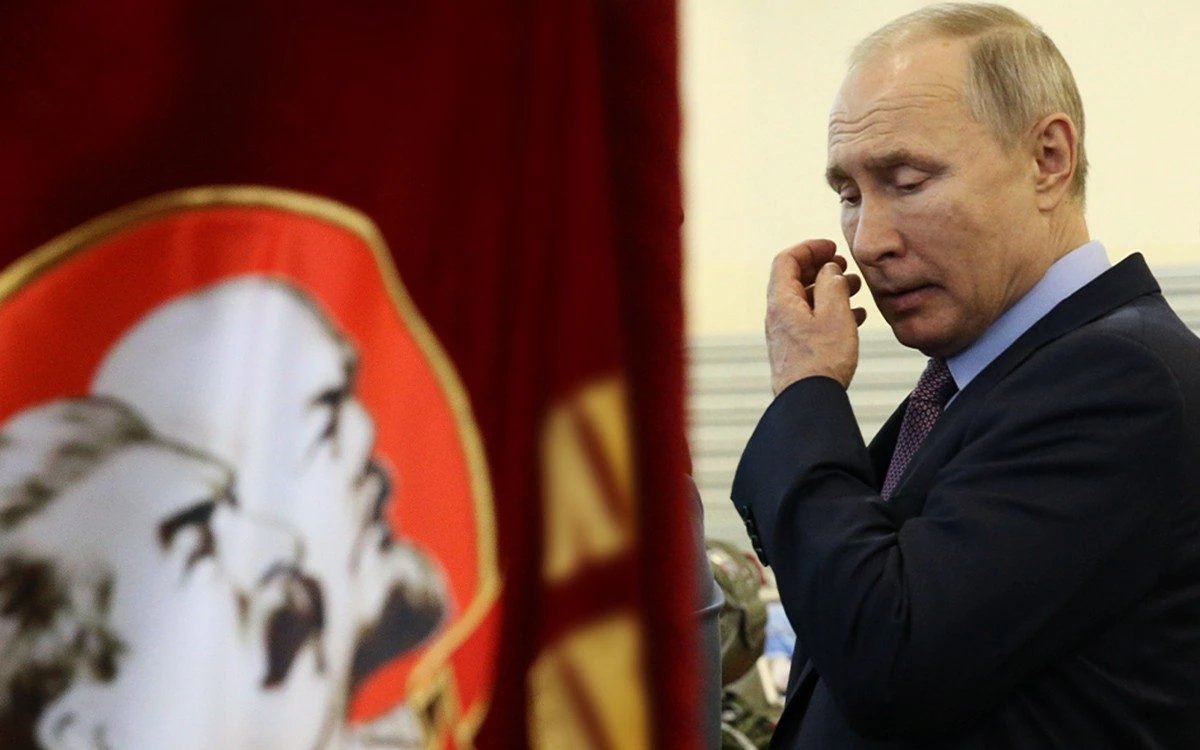 Putin faces choice: scale back war or impose mass mobilisation