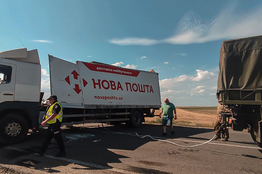 National Guard soldiers assist driver after accident on Odesa-Reni road