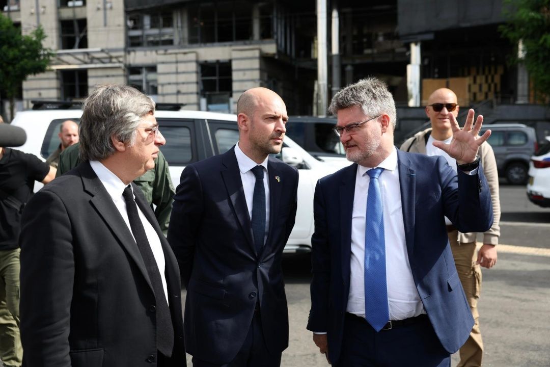 French FM visits Kyiv attack sites, criticizes Russian missile response