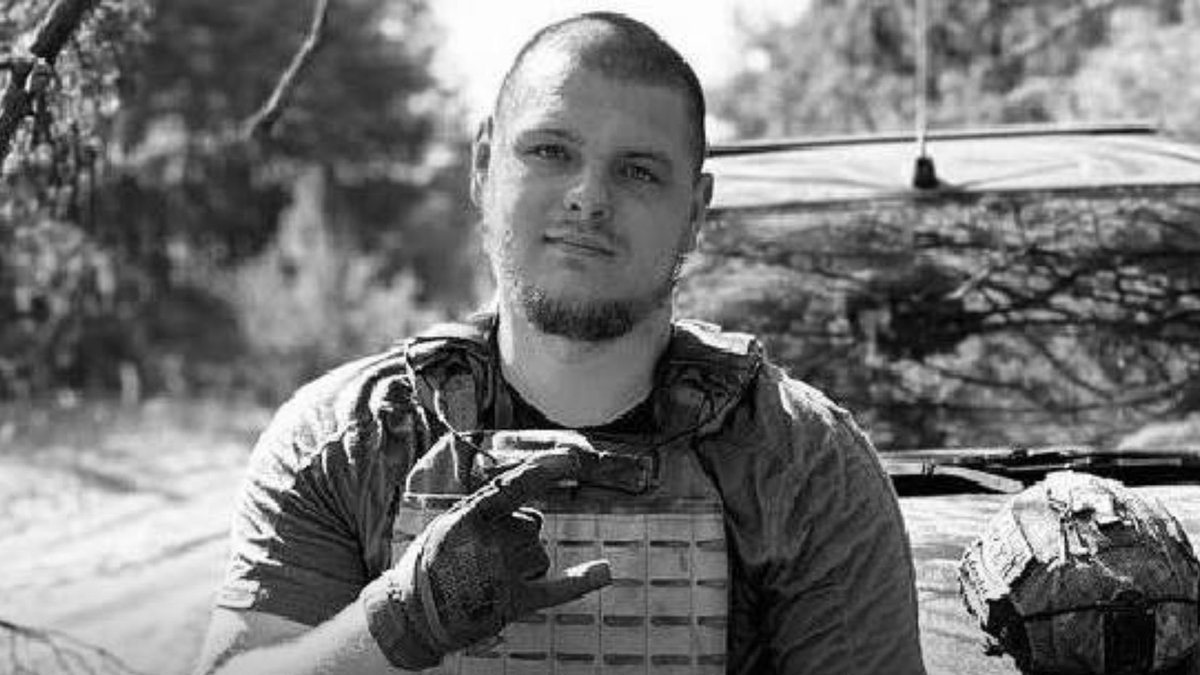 Post mourning Ukrainian and American fighters killed in war