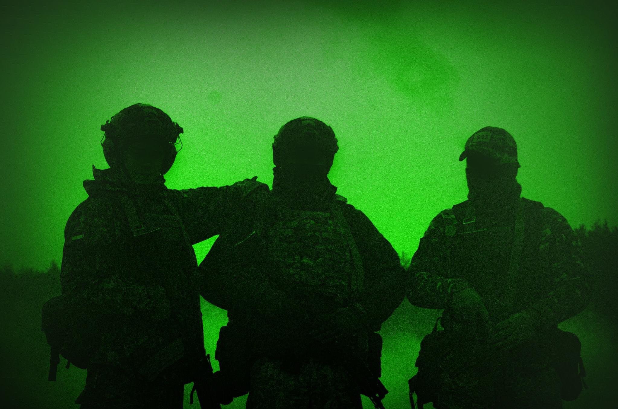 Ukrainian warriors work at night against invaders