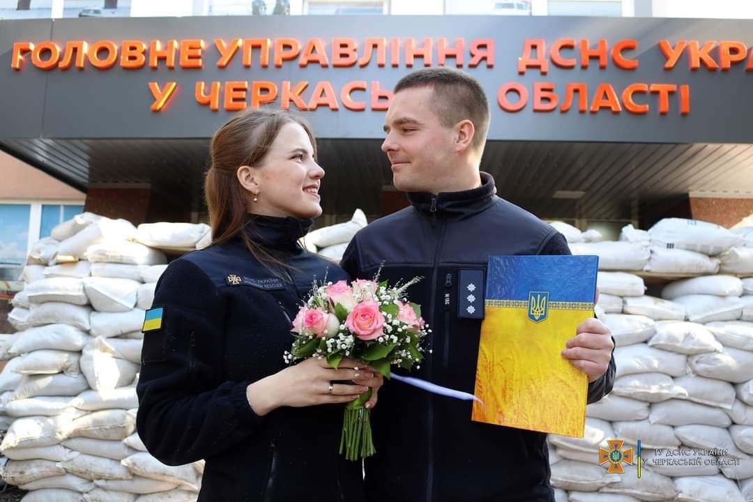 Civil defense officers wed in Cherkasy