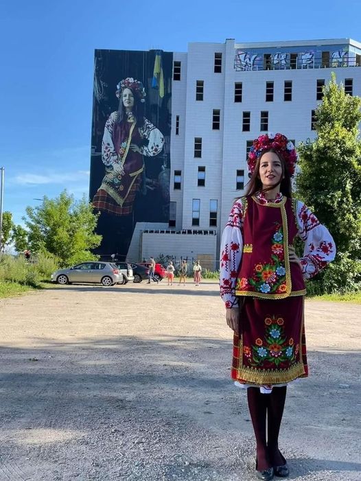 Mural de Vilnius honore une volontaire ukrainienne