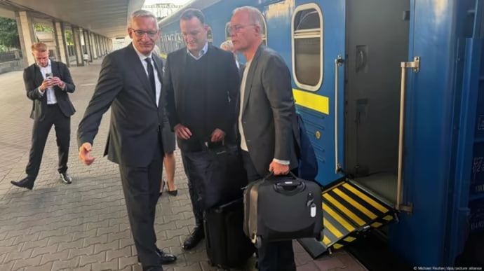 German CDU/CSU and SPD leaders make historic joint visit to Kyiv
