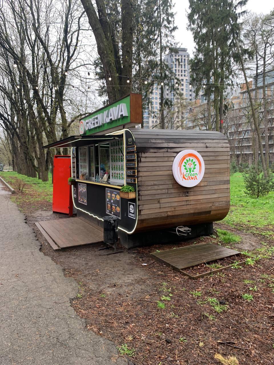 Kyiv coffee kiosk reopens, city comes back to life