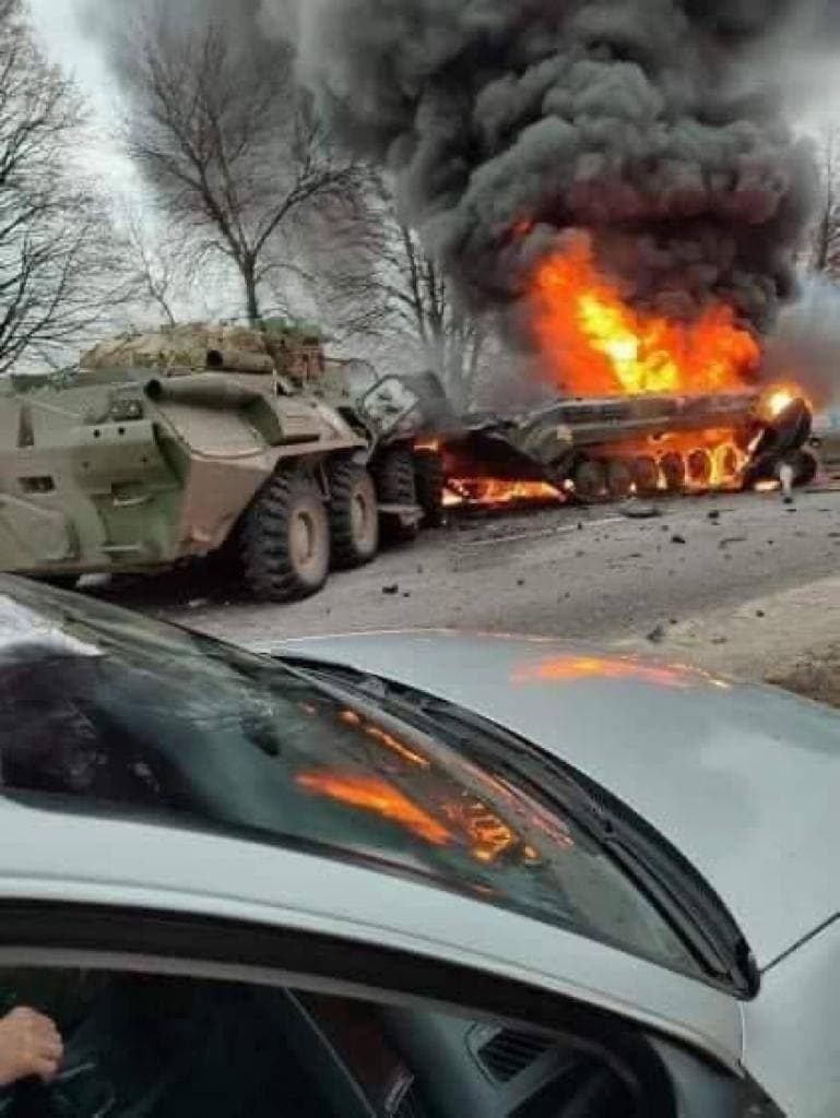 Russian tanks on fire in Sumy as Ukrainians resist invasion