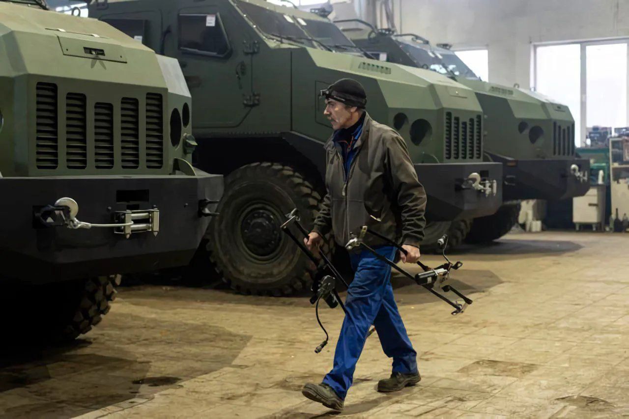 Ukraine’s Bohdana self-propelled artillery: armored cabin production underway