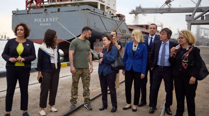Zelenskyy and G7 Ambassadors in Odesa for Grain Export Deal