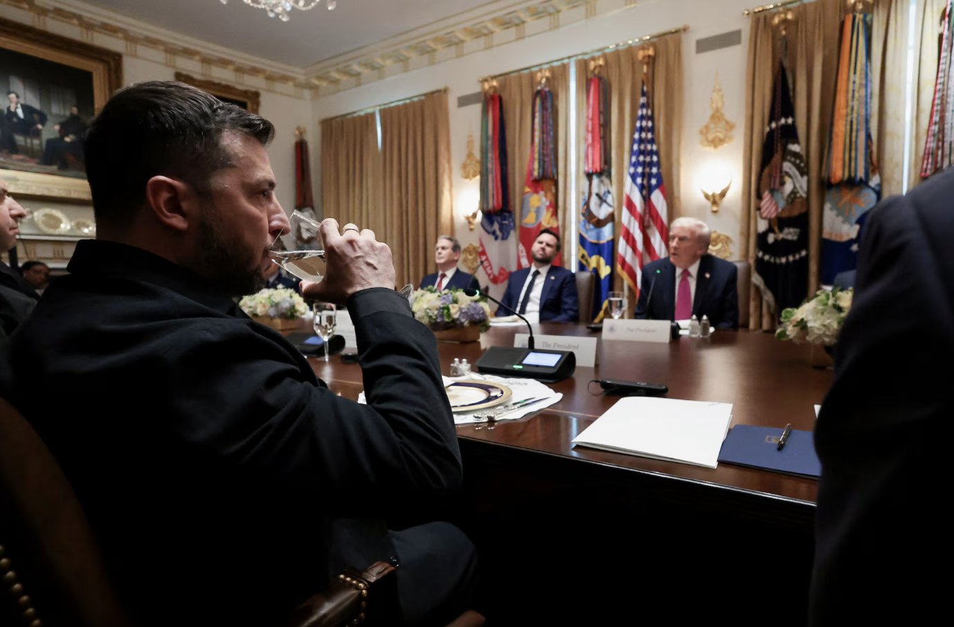 Washington menace Kiev de couper aide militaire