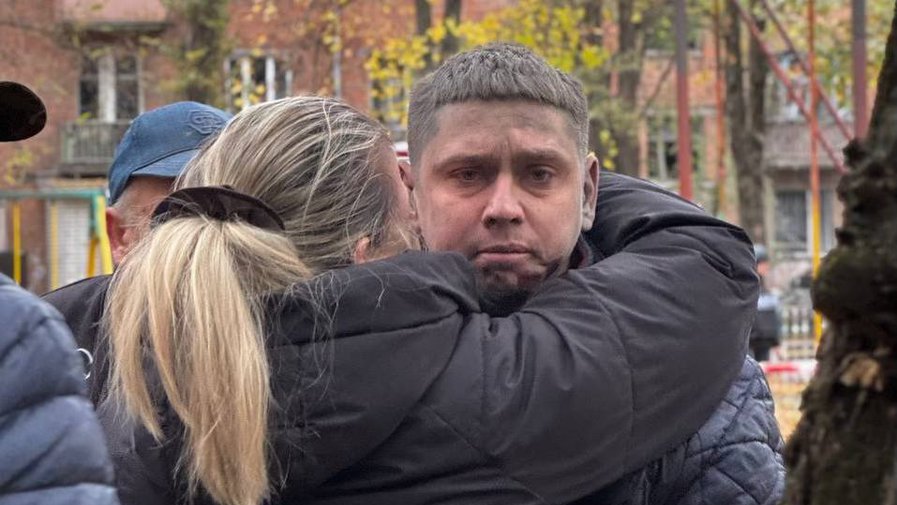 Russian missile kills entire family, including infant, in Kryvyi Rih residential building strike.