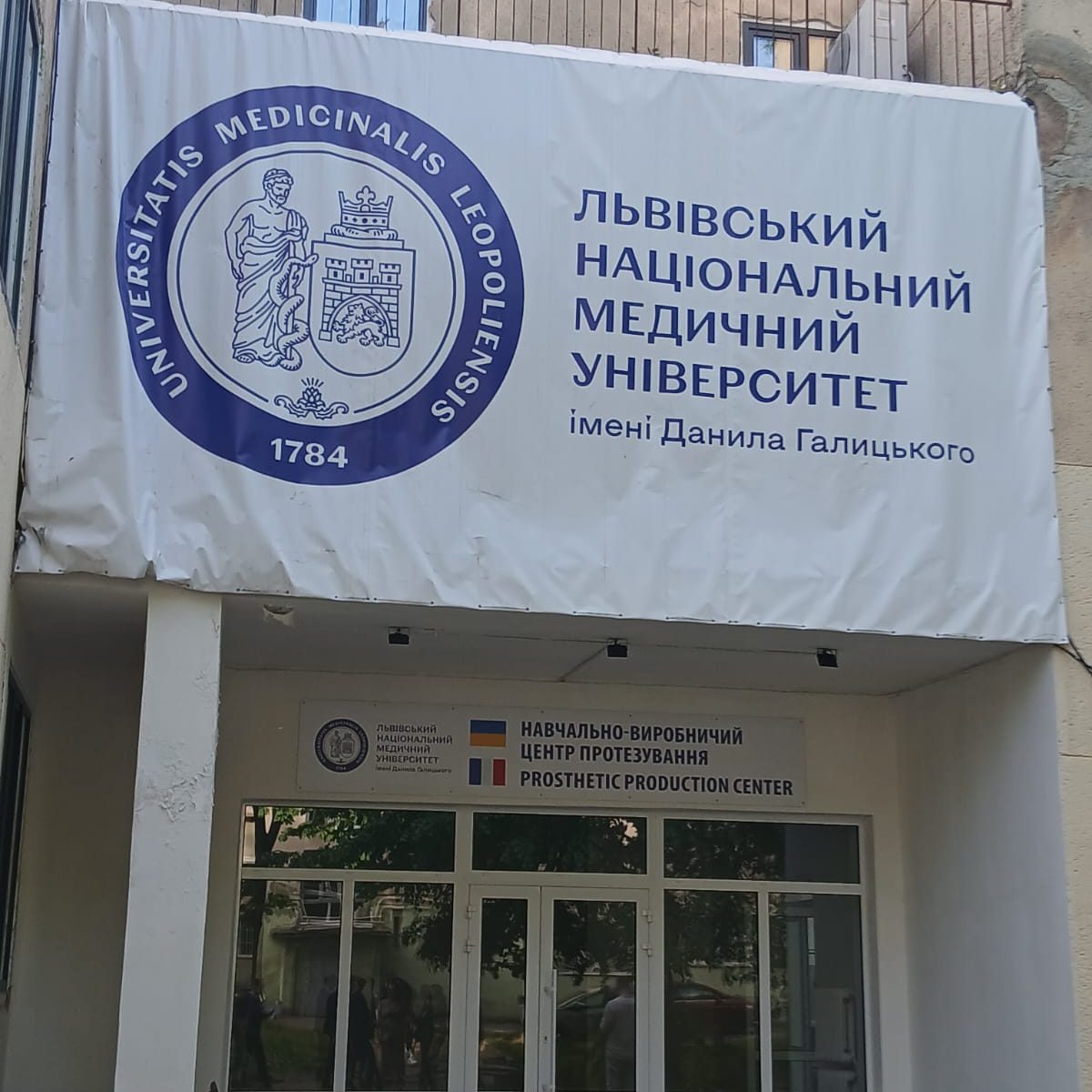 Ambassador visits Resilience Orthopedics prosthetics center at LNMUinfo funded by Fund Ukraine I.