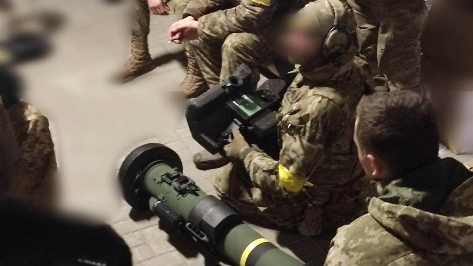 Ukraine receives NLAWs and Javelins, expects hundreds of Russian tanks burning