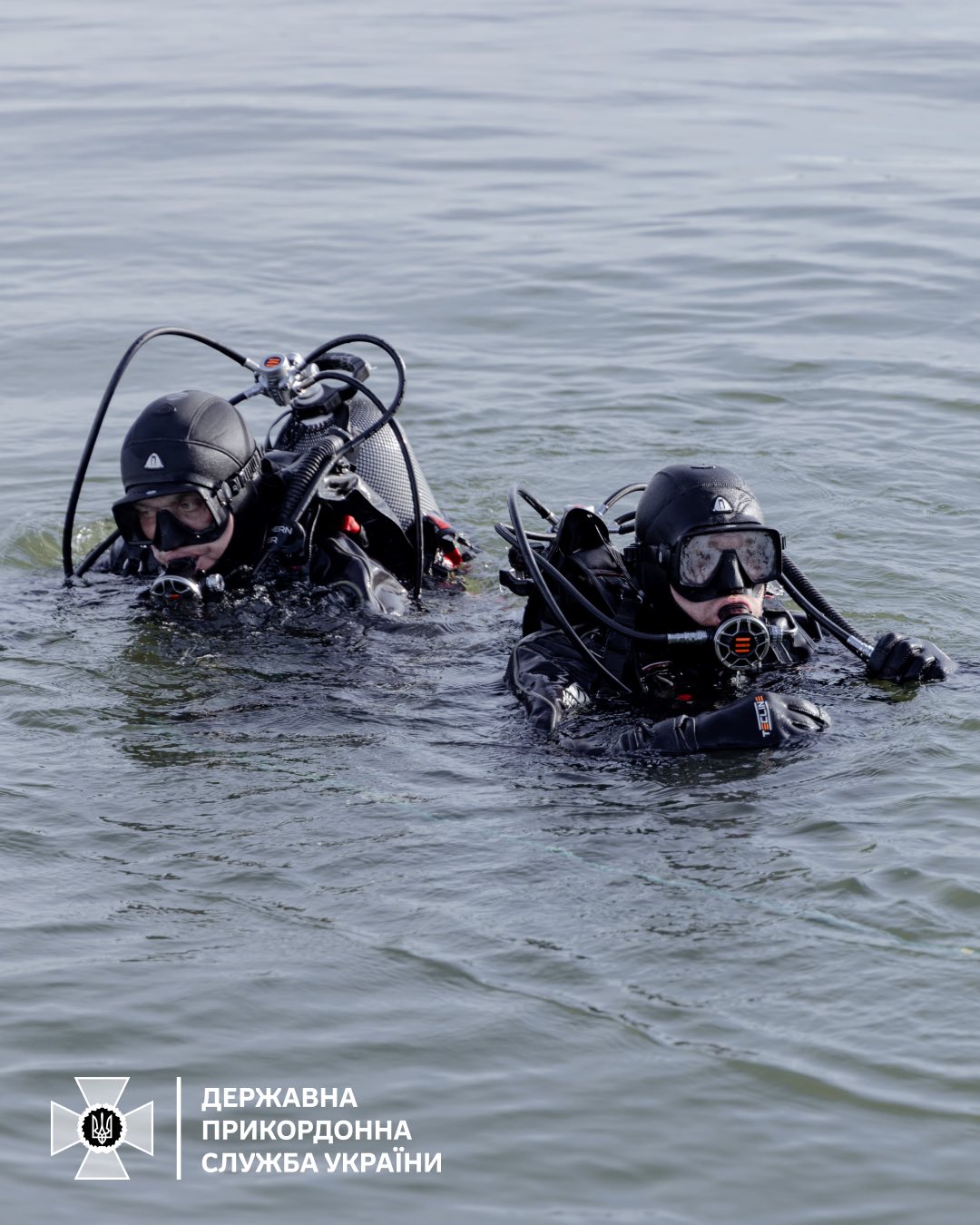 Ukrainian divers secure vital ports and shipping lanes amidst extreme risks.