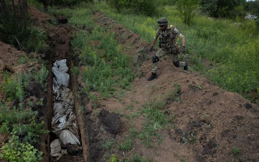 Kremlin’s ‘denazification’ leads to mass graves from constant shelling