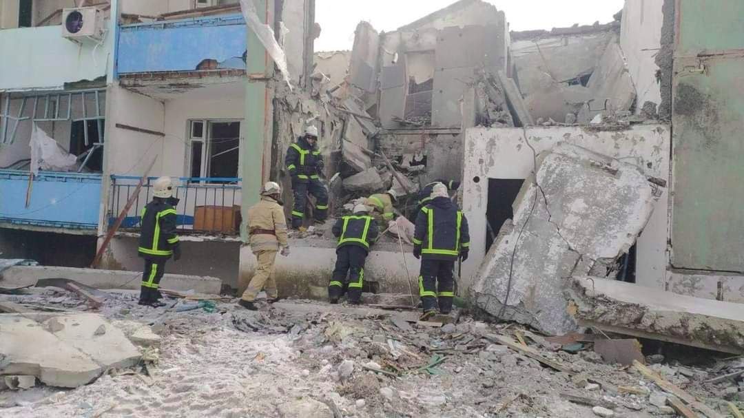 Corps retrouvés sous les décombres à Kharkiv