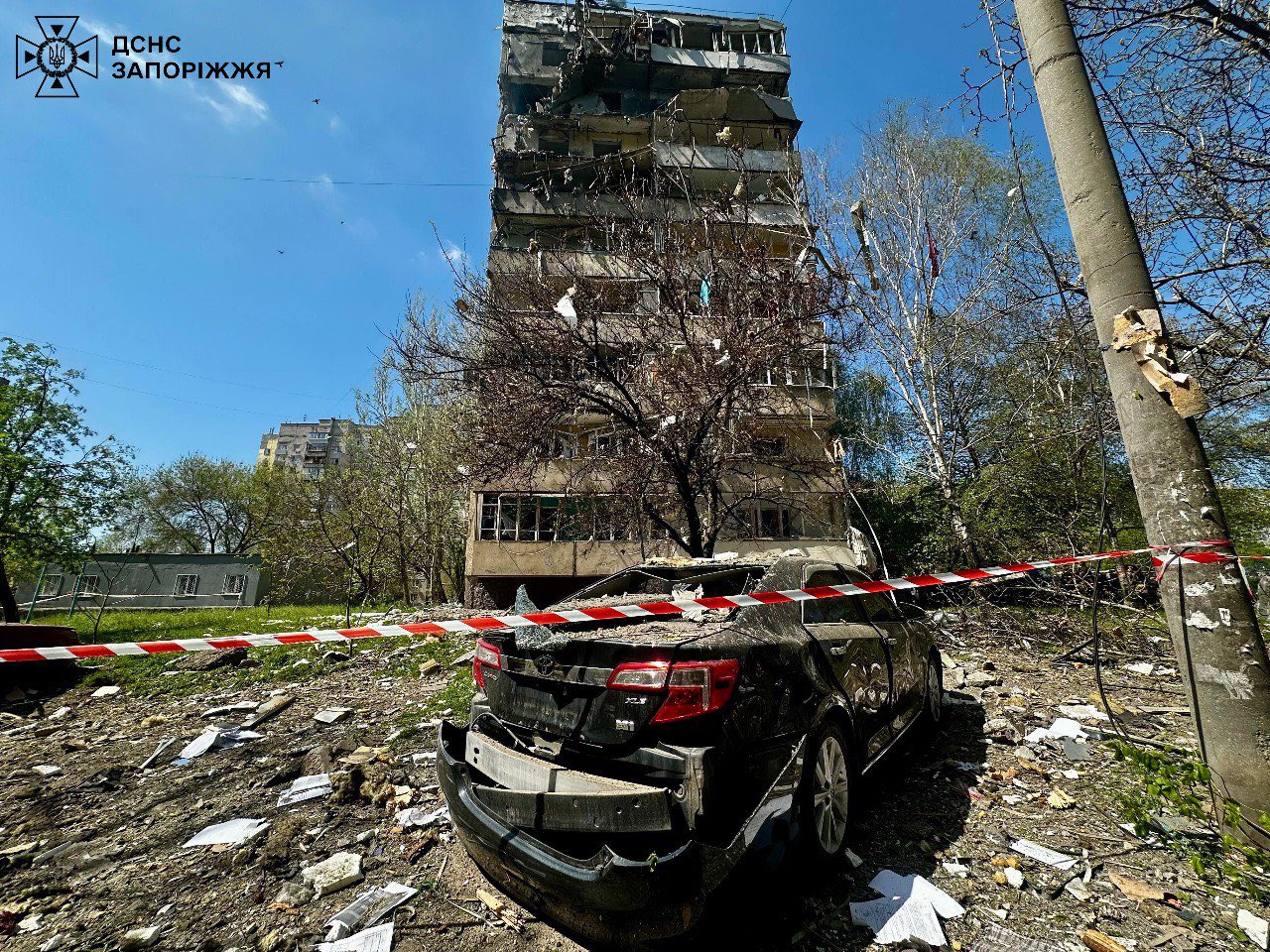 Zaporizhzhia residential building hit by Russians, casualties reported