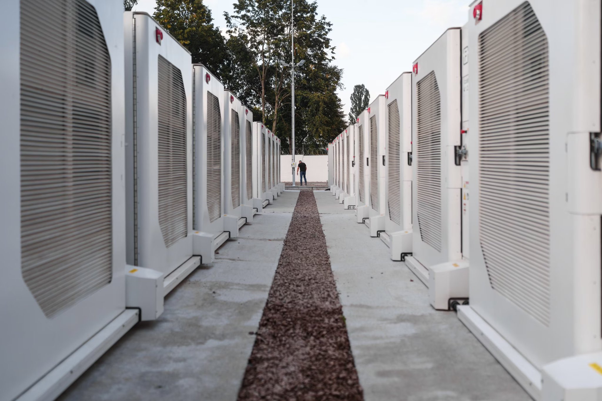 Ukraine builds $140M US-designed battery network to resist blackouts