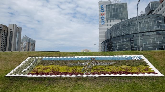 Kyiv Creates Floral Compositions to Celebrate War Moments