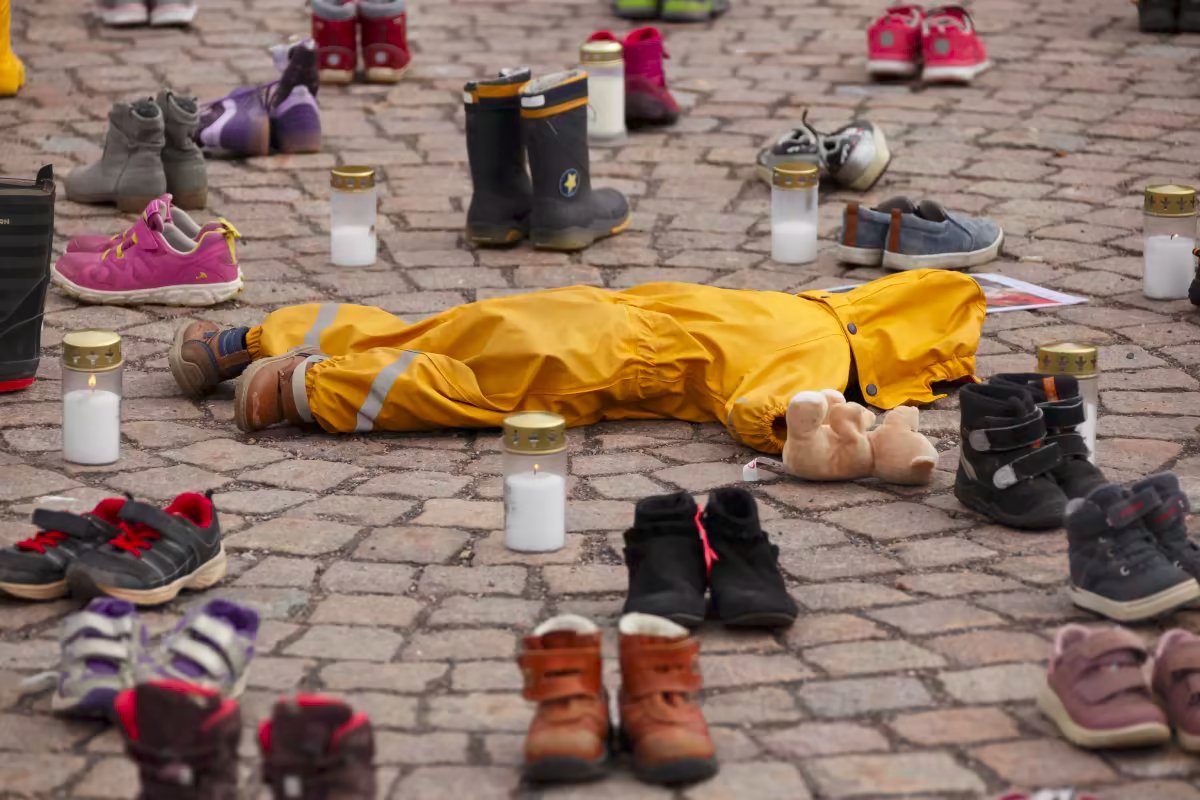 Activists in Helsinki honor Mariupol children
