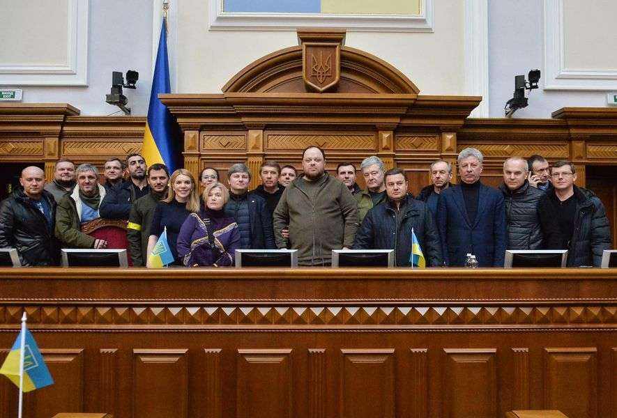 Ukraine’s parliament unites former pro-Russian and pro-Western against Russia