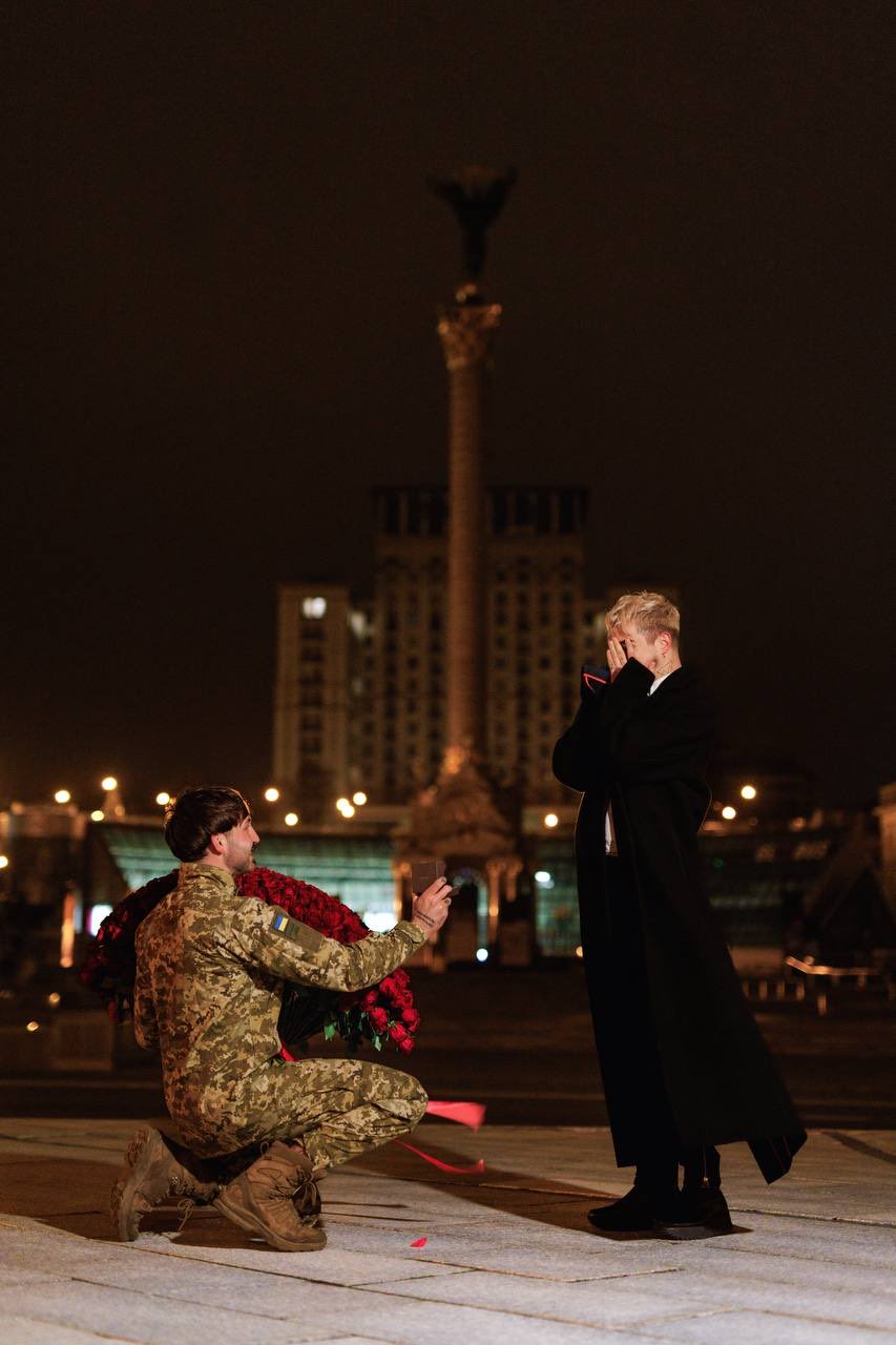Ukrainian singer MELOVIN proposes to soldier boyfriend on Maidan
