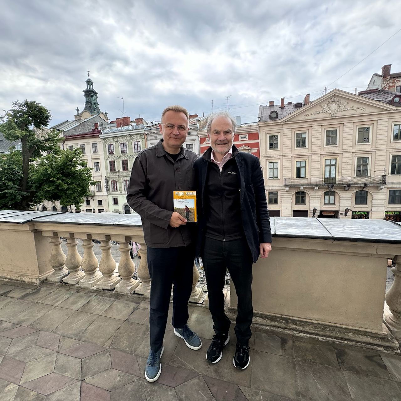Historian Timothy Garton Ash donates prize money to Ukrainian army