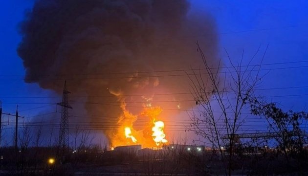 Oil depot burns in Belgorod after shelling
