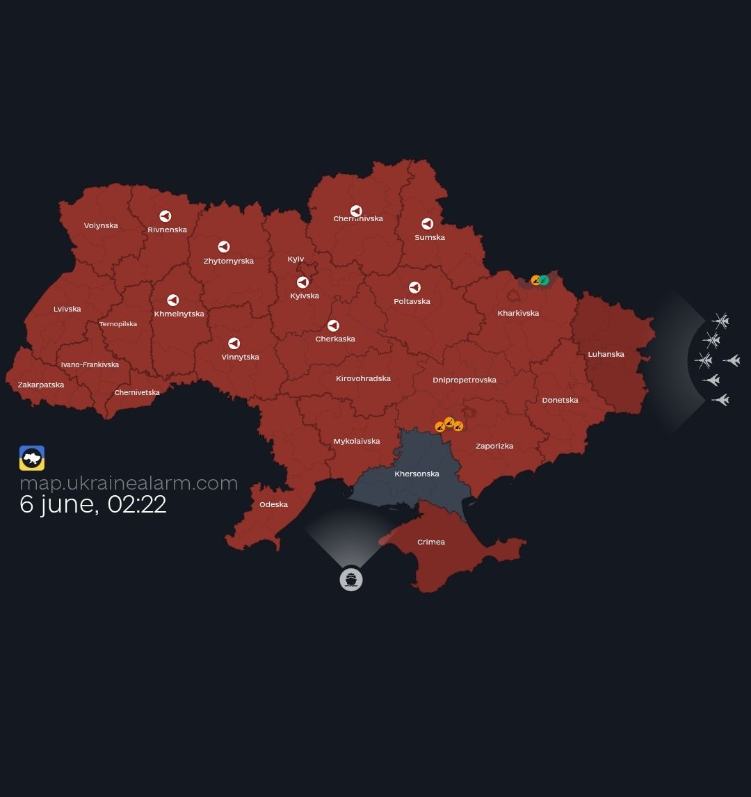 Loud explosions and missile strikes in Kyiv