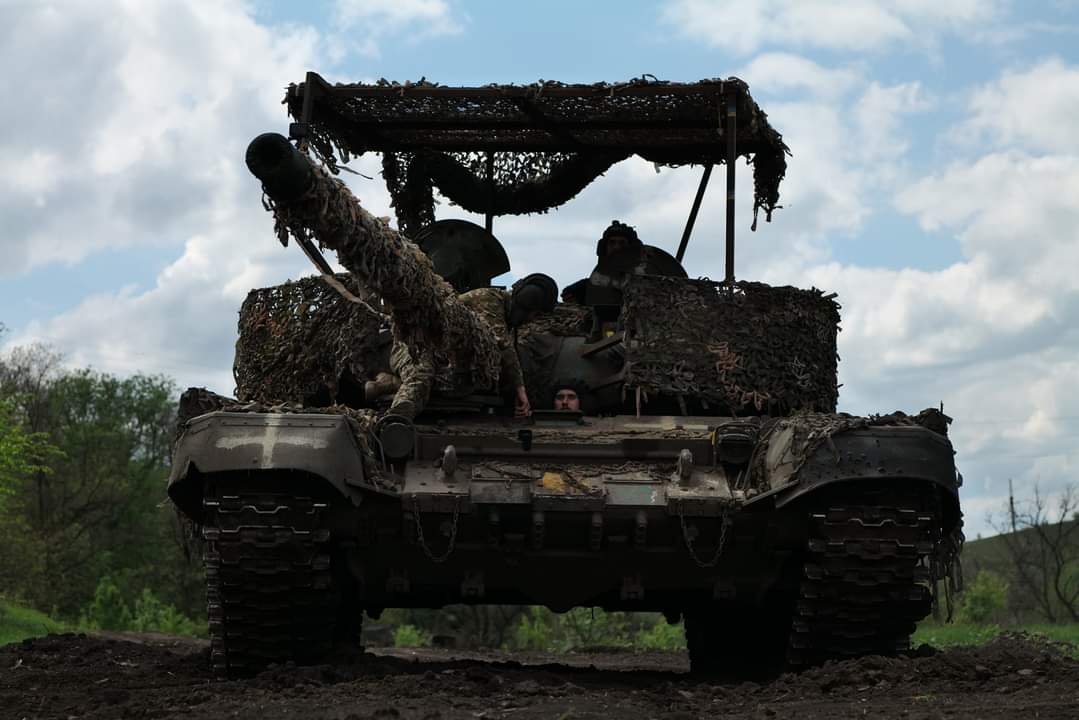 Tank crews of the 92nd Brigade: ready for battle for infantry