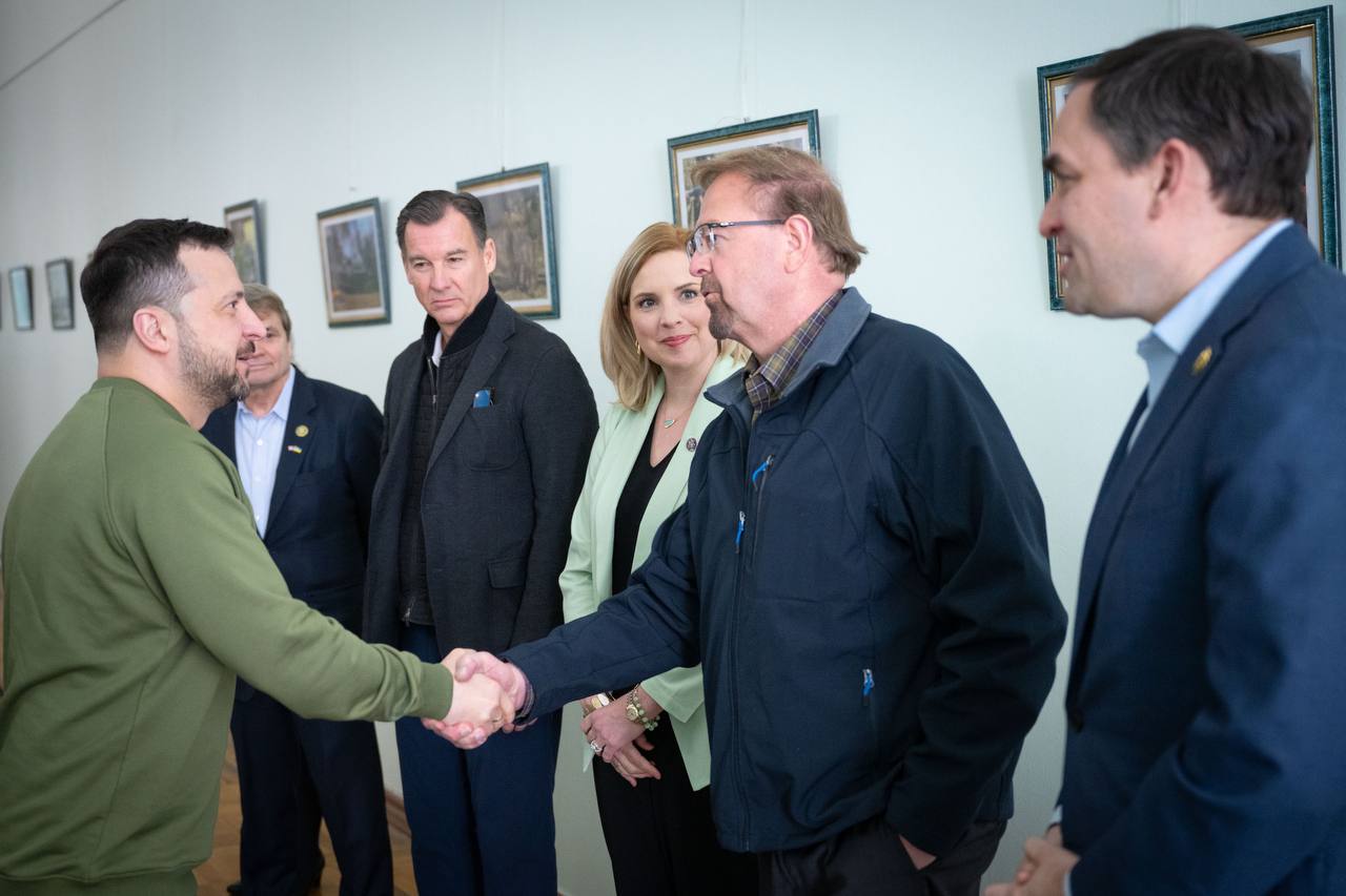 Zelenskyy meets US bipartisan delegation in Chernihiv Oblast