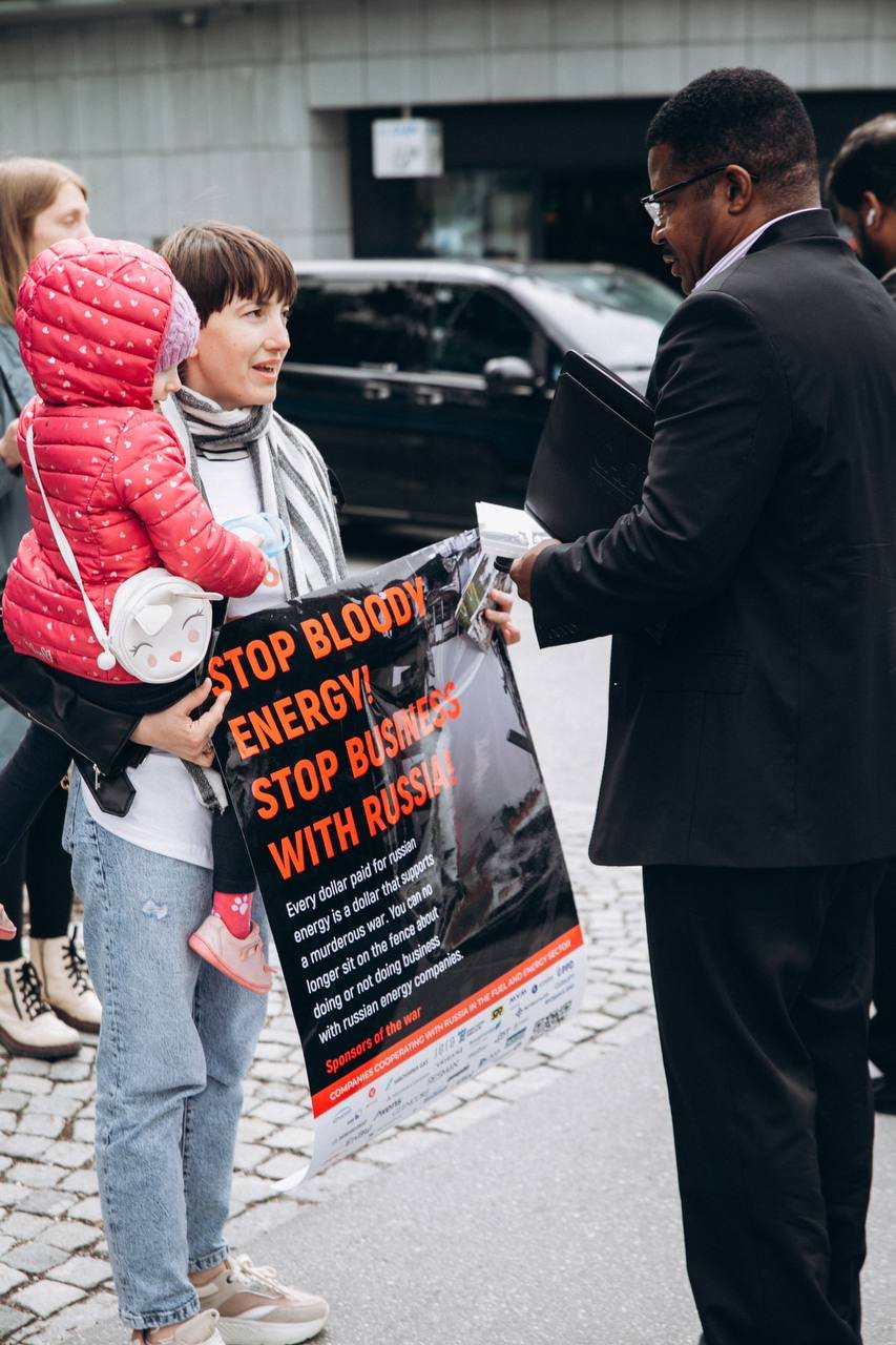 Davos activists protest Russian energy earnings of €63 billion