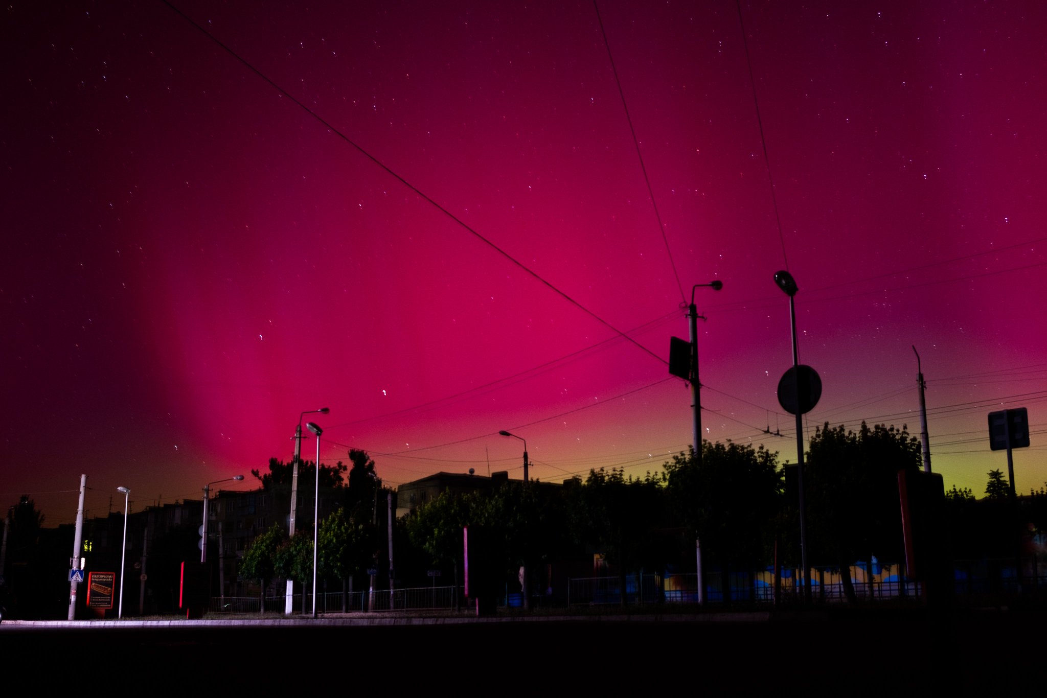 Kyiv Independent reporter captures aurora borealis in Kramatorsk