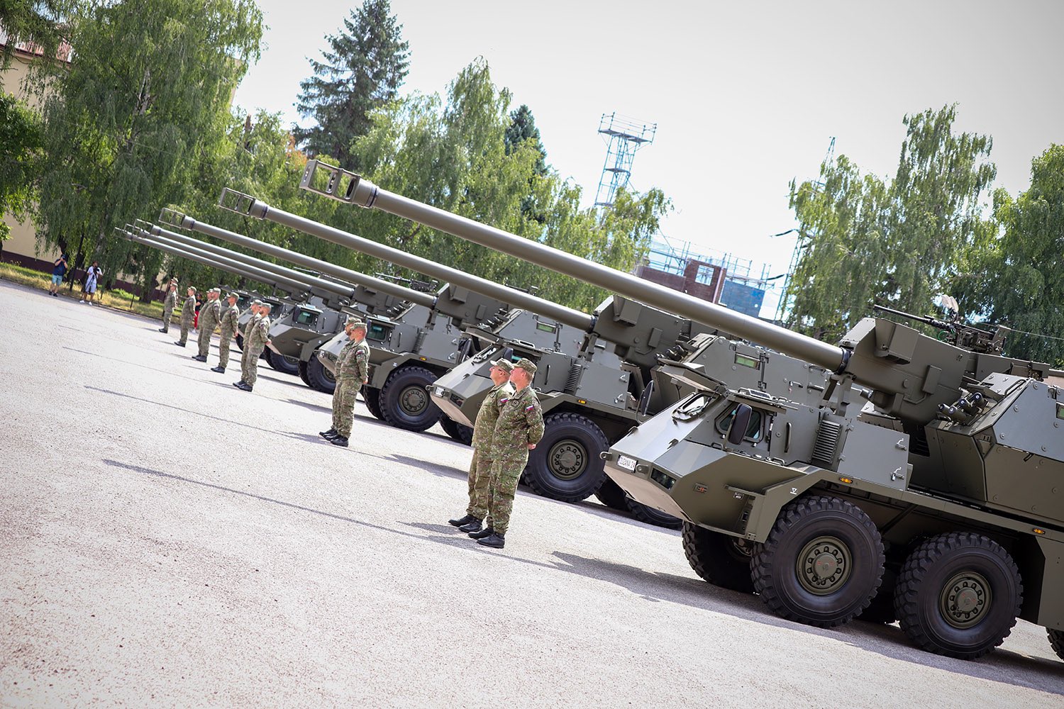 Slovakia delivers eight Zuzana 2 howitzers to Ukraine
