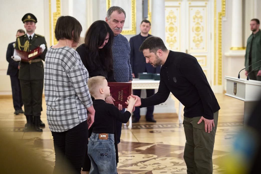 President Zelenskyy honors Ukrainian soldiers and expresses commitment to victory