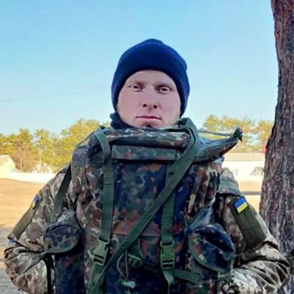 Honoring fallen Ukrainian defenders with prayers