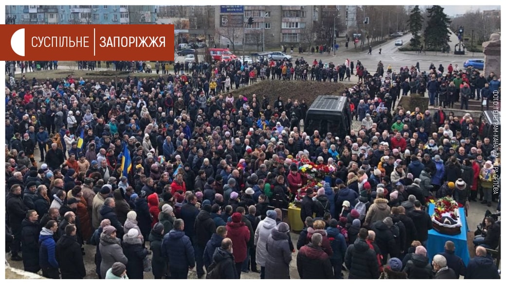 Crowd defies gunpoint to mourn Ukrainian soldiers at nuclear station