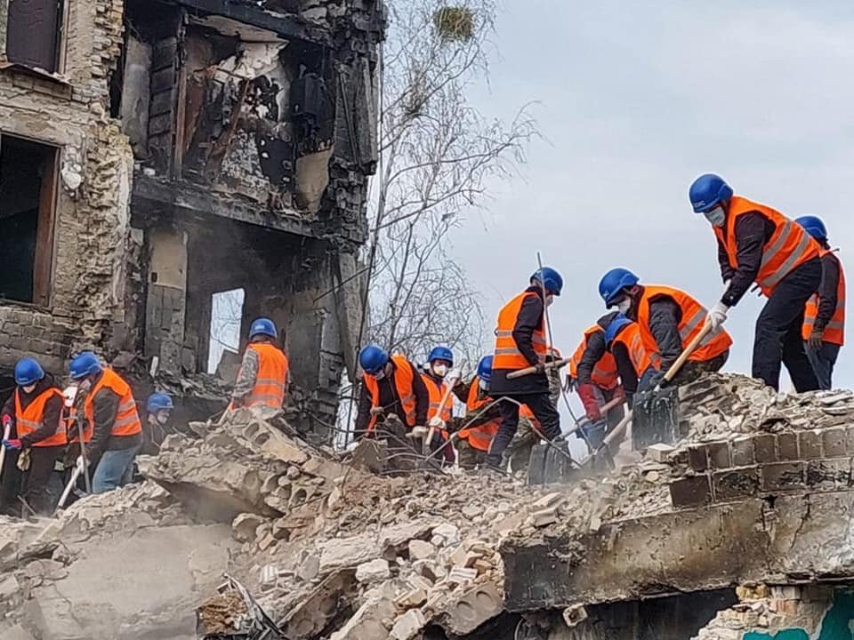 8,000+ Ukrainians volunteer to help clear debris, majority from Kyiv