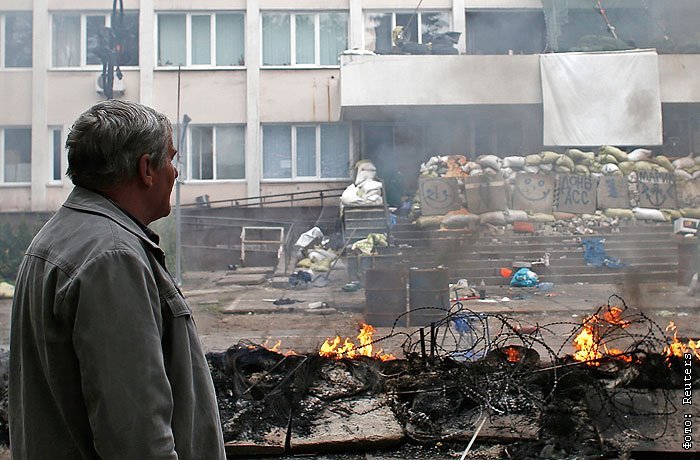 Destructions in Mariupol: a war UFO and essential escape