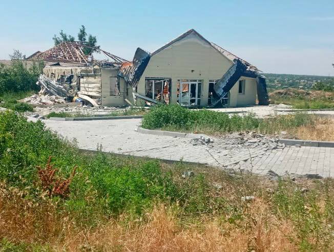 Russian fascists destroy Ukrainian clinic in Kamianske, Zaporizhia