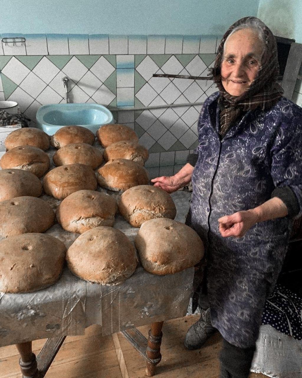 Granny Mariia from Ternopil bakes bread for defenders