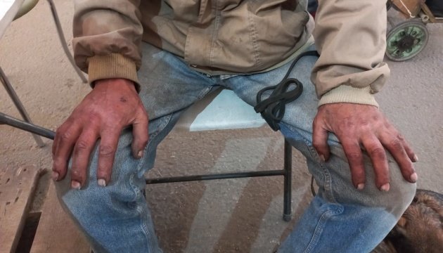 Mariupol resident walks five days to Zaporizhzhia with dog under fire