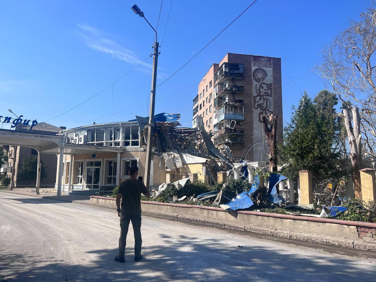 Russian missile hits Kramatorsk hotel where journalists were sleeping