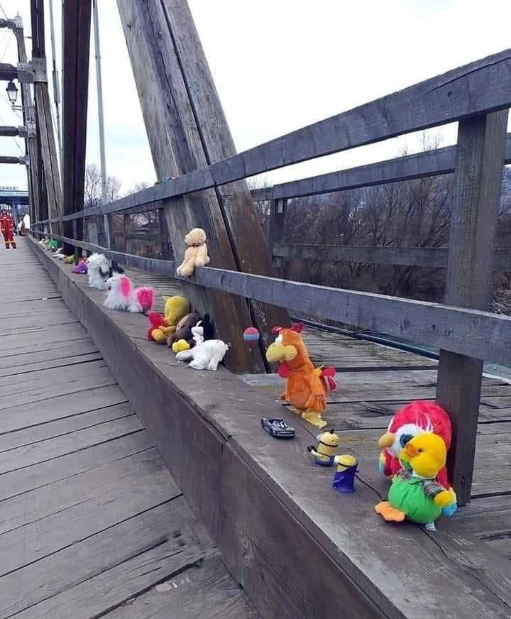 Kindness on the Ukrainian-Romanian border: Toys for refugee children.