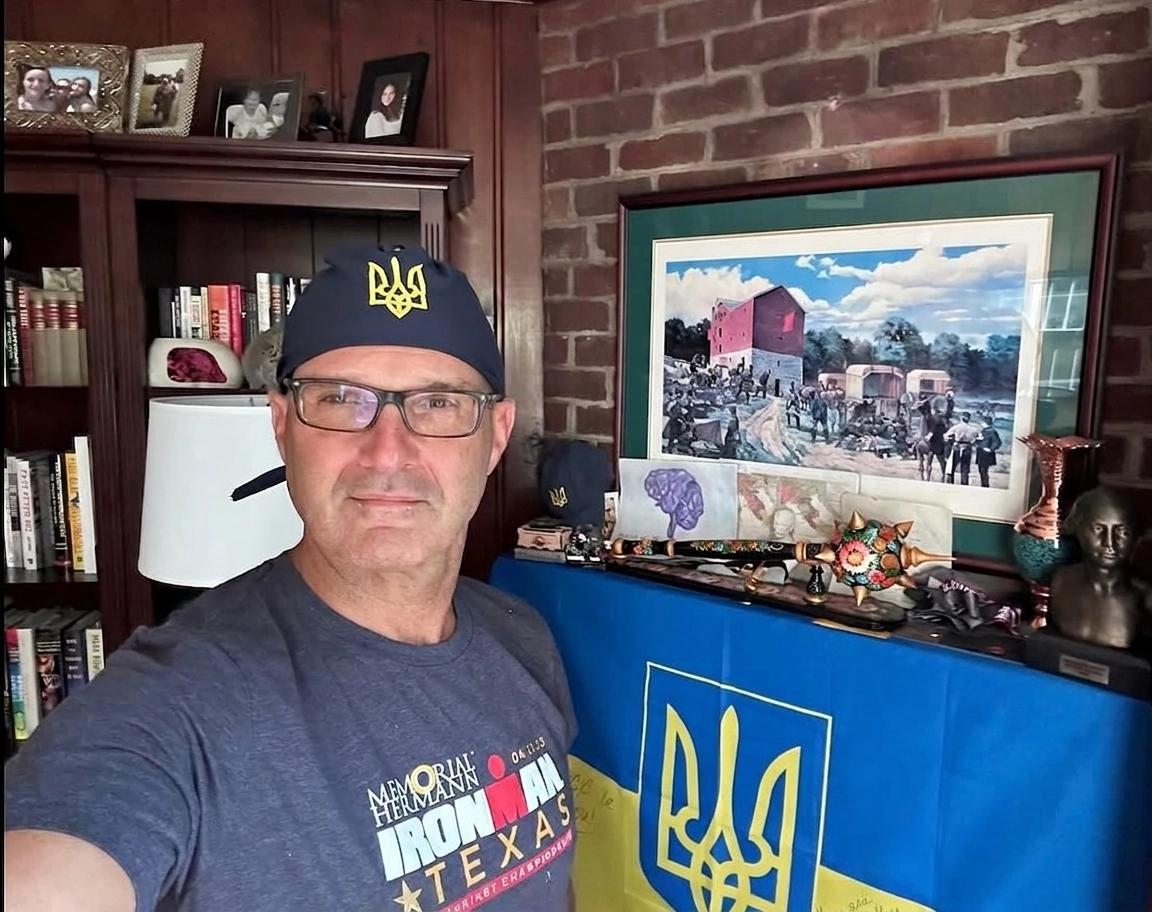 American neurosurgeon flies to Ukraine to operate on wounded soldiers