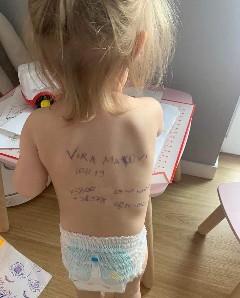Mother writes daughter’s name and contacts on her back for survival